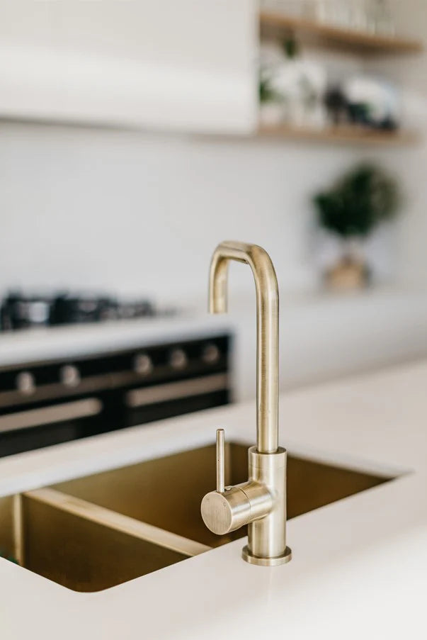 Meir Lavello Kitchen Sink - One & Half Bowl 670 x 440