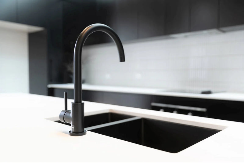 Meir Lavello Kitchen Sink - One & Half Bowl 670 x 440