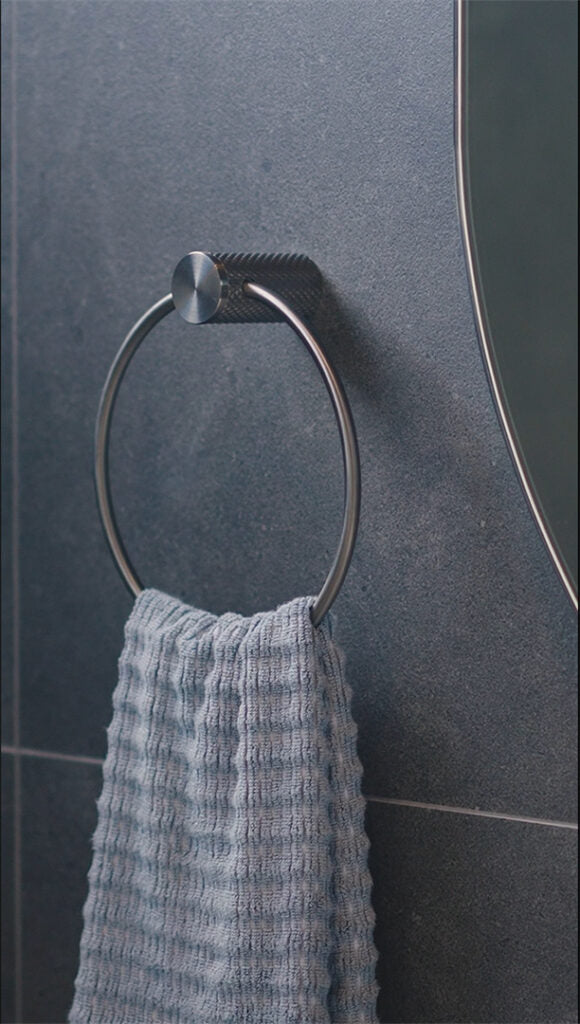Nero Opal Towel Ring
