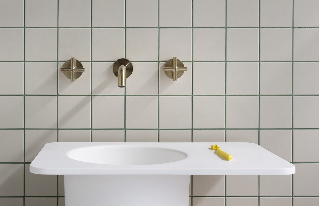 Vivid Slimline Plus Wall Basin / Bath Outlet 180mm